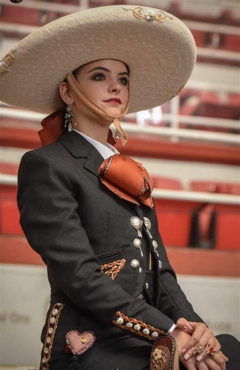 Pin de LUPIX PEDRAXA en MÉXICO | Traje de mariachi mujer, Hermosas ...