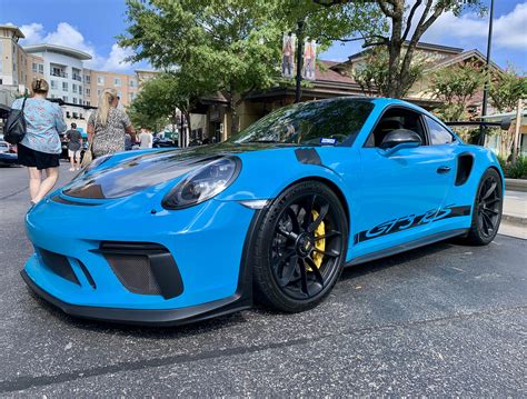 Striking Miami Blue Porsche 911 GT3 RS : r/carporn