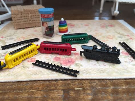 Miniature Train Set, Metal Mini Train With Tracks, Dollhouse Miniature ...