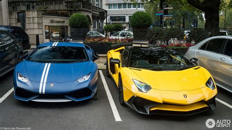 HURACAN VS AVENTADOR