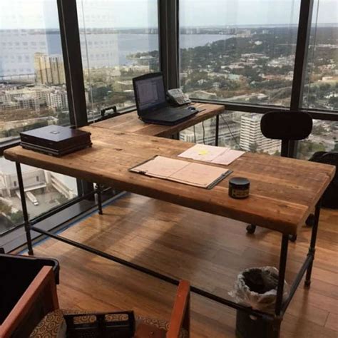 Luxury Offices: Beautifully Reclaimed Wooden Desks