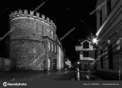 Street Old Town – Stock Editorial Photo © ERIVOLTA #330698560