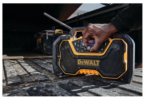 DEWALT Radio: 12V MAX*/20V MAX*/FLEXVOLT, Bare Tool, AM/FM/Auxiliary ...