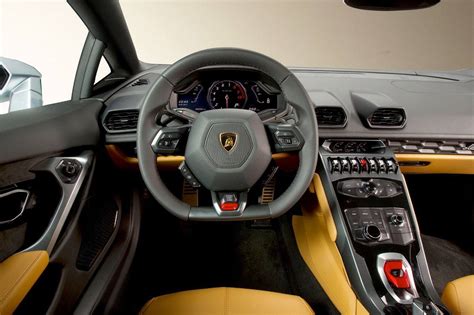 Lamborghini Huracan: fotos do interior em detalhes