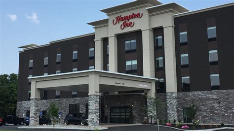 Hampton Inn opens along Route 422 in Lebanon