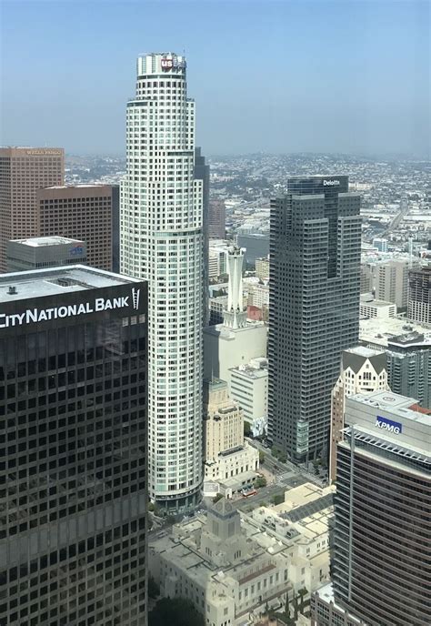 Find OUE Skyspace and the slide on the 70th floor of The US Bank Tower ...