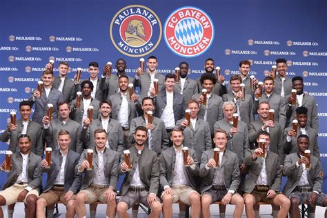 Bayern Munich squad wear lederhosen and hold up steins of beer in ...