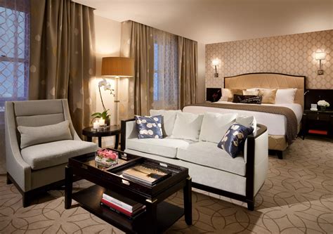 Hotel Georgia Luxury Rooms | Deluxe King Room | Rosewood Hotels