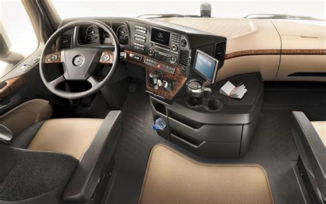 Mercedes Interior | Truck interior, Mercedes truck, Mercedes interior