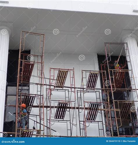 Painting the Building Using Scaffolding Editorial Image - Image of ...