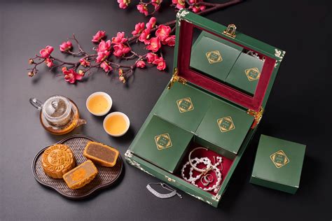 20 Pretty Mooncake Gift Sets To Get This Mid-Autumn Festival 2022