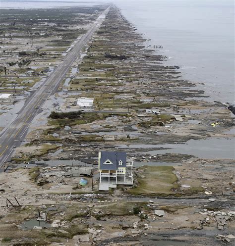 Hurricane Ike Damage Images & Pictures - Becuo