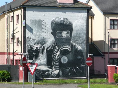 Derry, Northern Ireland Mural - The Troubles | Belfast murals, Street ...