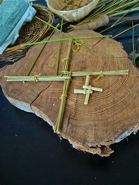 Brigid's Cross Symbol - History and Meaning - Ireland Travel Guides