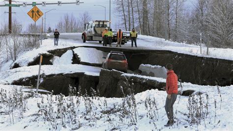 Magnitude 7.0 earthquake rattles Anchorage, unleashes powerful ...