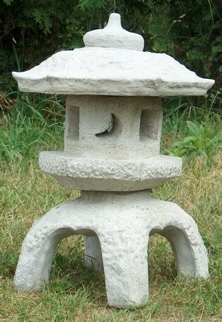 Moon Pagoda Lantern Small - Country Garden Concrete