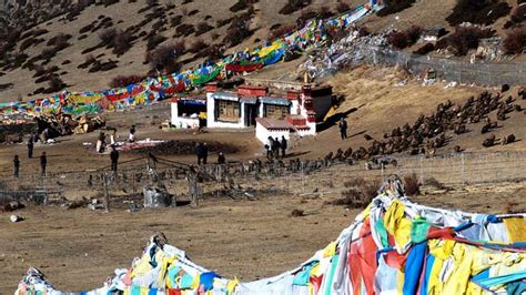 Witness to a Sky Burial in Tibet