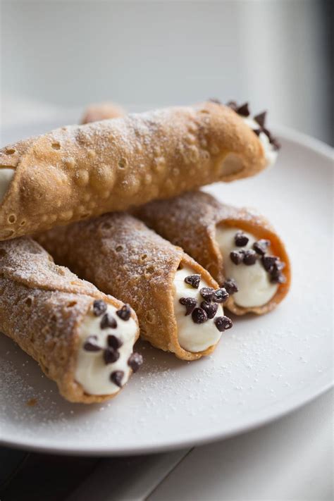 Easy Cannoli Recipe - Lauren's Latest