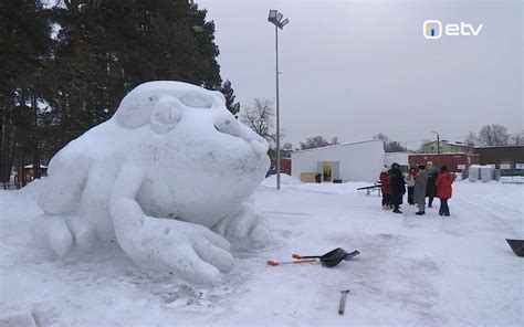 Snow sculptures inspired by Alaskan wildlife built in Mustamäe | News | ERR