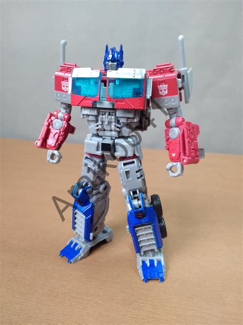 Transformers: Rise Of The Beasts Mainline Voyager Optimus Prime In-Hand ...