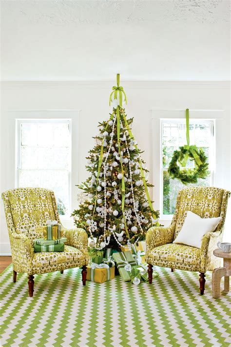 30+ Green Christmas Decorations Ideas - DECOOMO