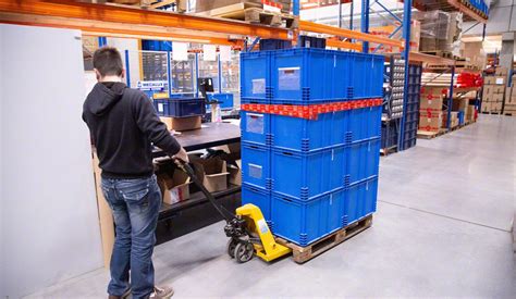 Material handling equipment in a warehouse - Interlake Mecalux