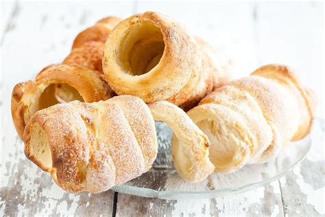 Hungarian kurtos kalacs a.k.a. chimney cake - ohmydish.com