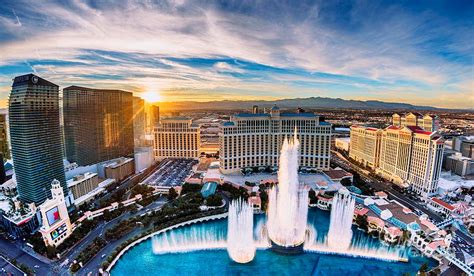 Bellagio Fountain, The Grandest Fountain At The Bellagio Hotel, Las ...