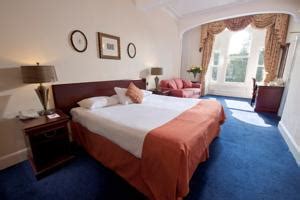 Old Waverley Hotel in Edinburgh, UK - Lets Book Hotel