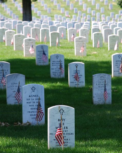 File:Graves at Arlington on Memorial Day.JPG - Wikipedia