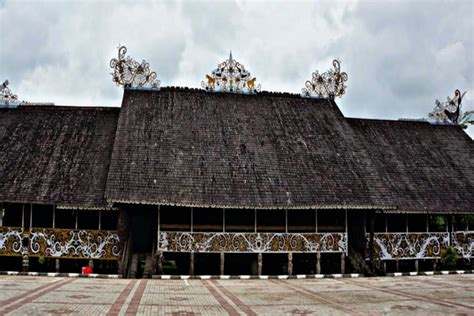 Arsitektur Lamin, Rumah Adat Kalimantan Timur yang Bisa Dihuni hingga ...