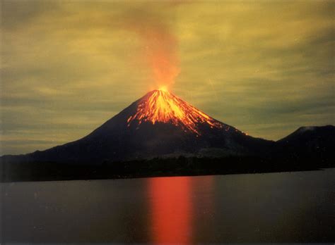 Spectacular Images of Turrialba Volcano Eruption | CosmosUp