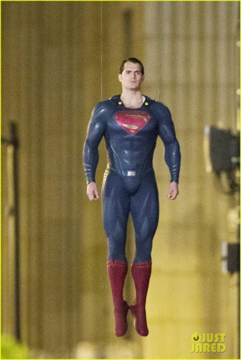 Henry Cavill Hangs in the Air in His Superman Costume in Chicago: Photo ...