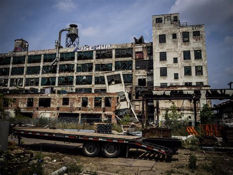 Abandoned factory in Detroit : r/UrbanHell