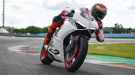 2021 Ducati Panigale V2 [Specs, Features, Photos] | wBW