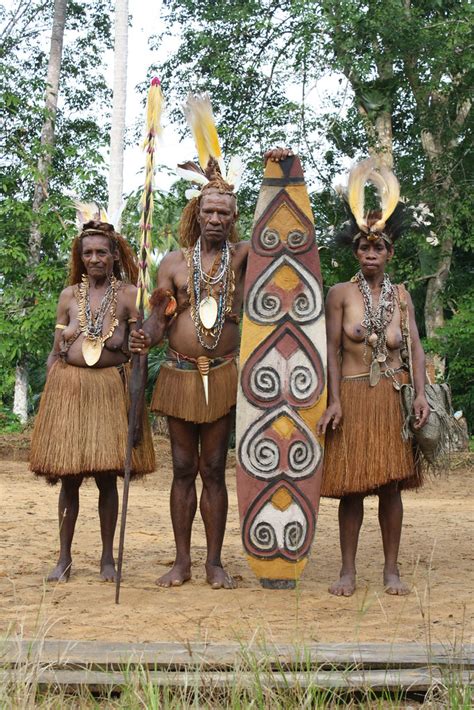 Portrait of Papuan people - CIFOR Knowledge