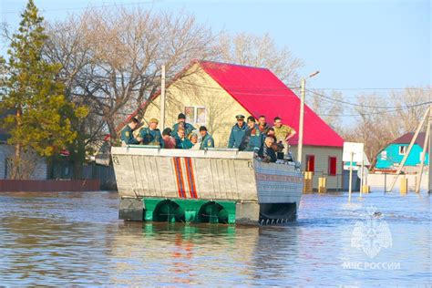 Refinery Halted in Russia’s Flooded Orenburg Region - Bloomberg