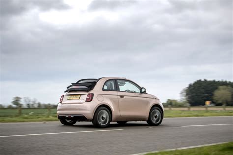 New electric 2022 Fiat 500 Electric Convertible 332 — Drives.today