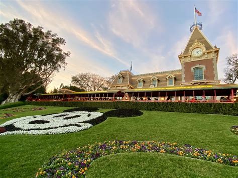 Disneyland Posts New Park Reservation Calendar - Magic Guideboks