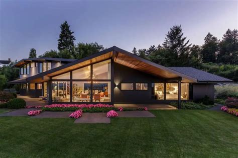 Mid-Century Modern House in Portland by Giulietti Schouten Architects