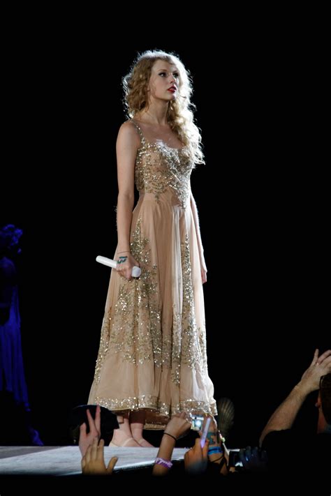 Taylor Swift - Speak Now World Tour - Enchanted | Beauté, Amour