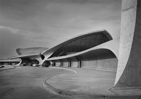 The TWA Flight Center: Eero Saarinen's Masterpiece at JFK Airport