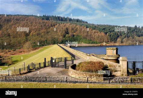 ladybower dam upper derwent valley derbyshire england uk Stock Photo ...