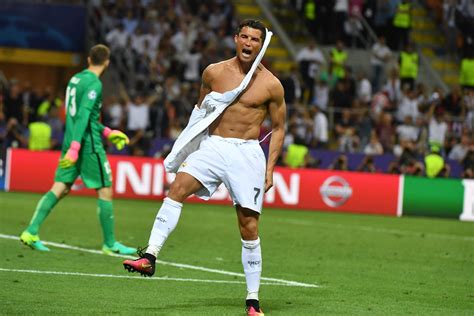 20 top photos from Cristiano Ronaldo’s celebration after scoring PK to ...