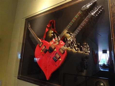 Visit & Tour of Hard Rock Cafe Las Vegas (Memorabilia Pictorial)