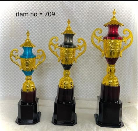 709 Aluminium Award Trophy at Rs 2390/set | Aluminium Trophy in ...