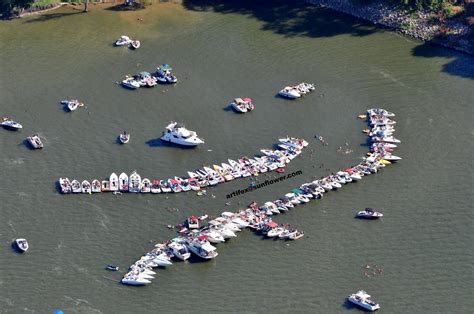 Party Cove | Party Cove at Lake Perry, KS | Cessna 150 Pilot | Flickr