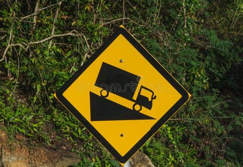 169 Warning Steep Road Sign Slope Truck Hill Stock Photos - Free ...