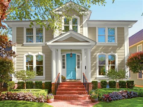 56 Inviting Colors to Paint a Front Door | DIY