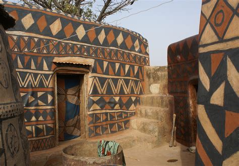 TIEBELÈ, THE VILLAGE WITH HAND-PAINTED HOUSES - The African Lane